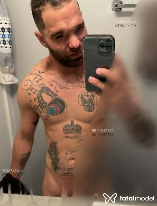 Acompanhante homem sem cabelo de olhos castanhos em Taubaté - Bryan Ruivo