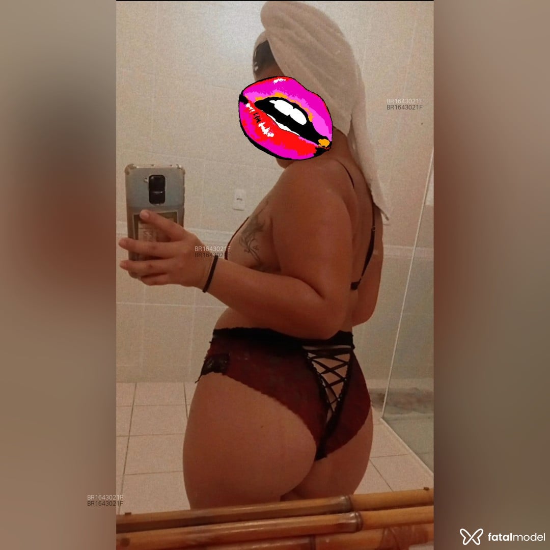 Acompanhante mulher com cabelo colorido de olhos castanhos em Navegantes Acompanhante mulher com cabelo colorido de olhos castanhos em Navegantes - Laila Santos