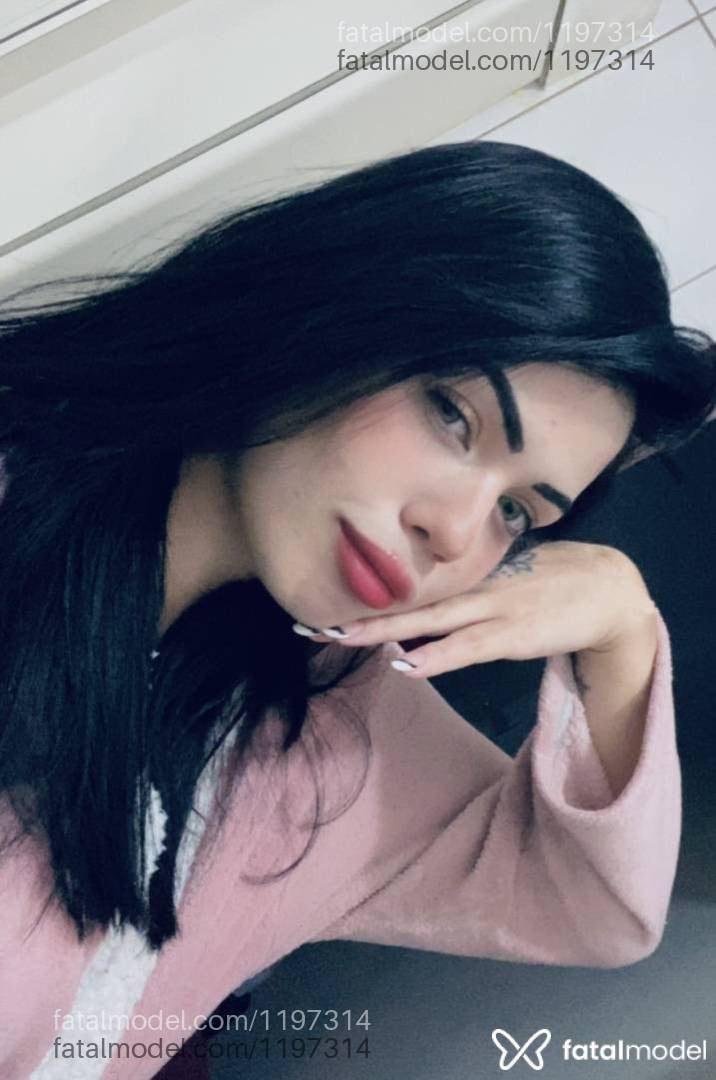 Acompanhante mulher morena (o) de olhos verdes - Samira Collut Acompanhante mulher morena (o) de olhos verdes - Samira Collut