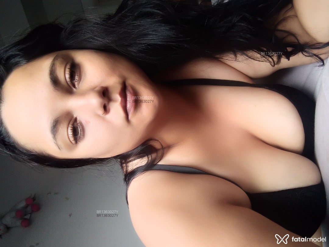 Acompanhante mulher morena (o) de olhos verdes em Balneário Camboriú Acompanhante mulher morena (o) de olhos verdes em Balneário Camboriú - Lisa Harmony
