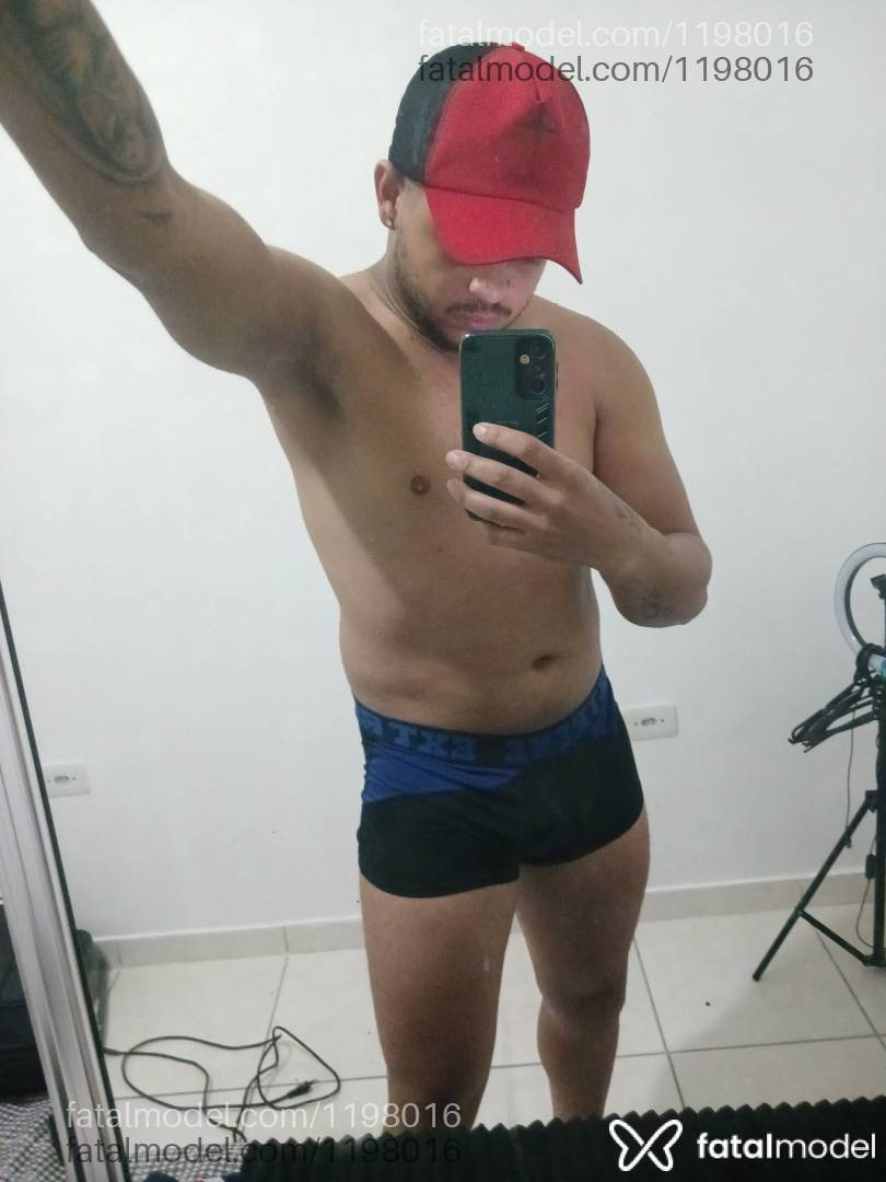 Acompanhante homem com cabelo castanho de olhos castanhos - WillianT Acompanhante homem com cabelo castanho de olhos castanhos - WillianT