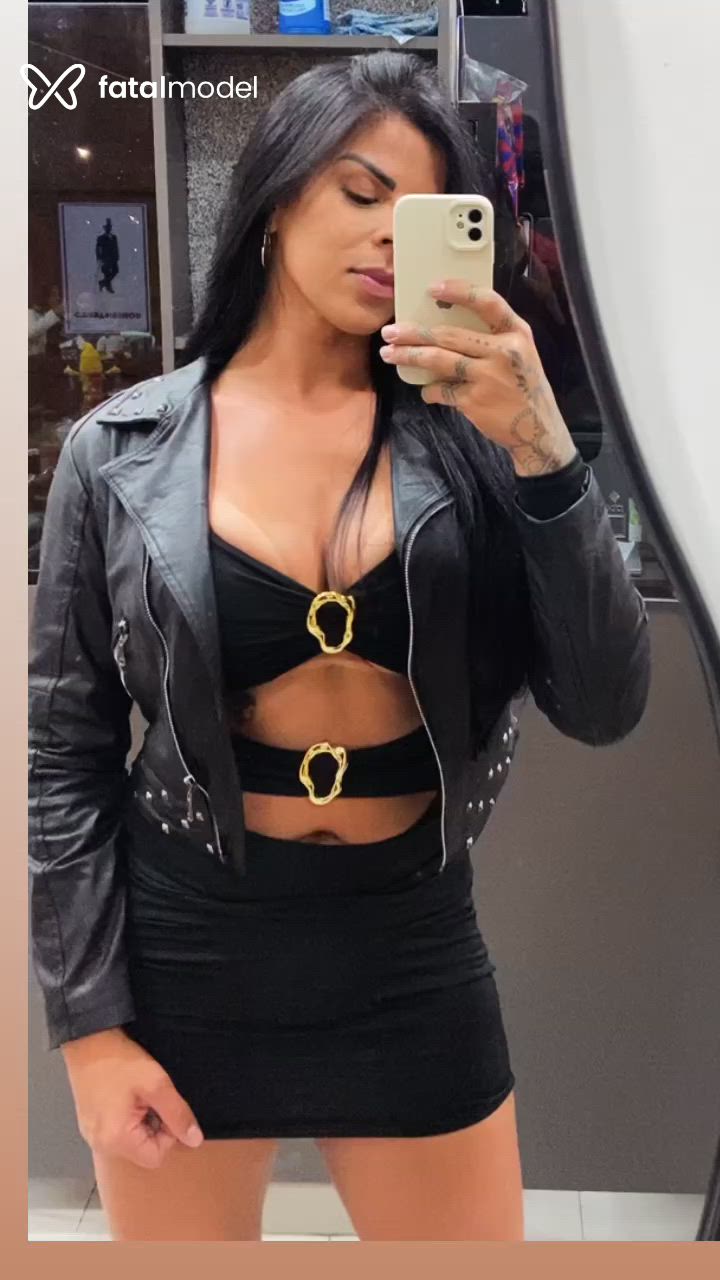 Acompanhante mulher trans morena (o) de olhos mel - JULIANA