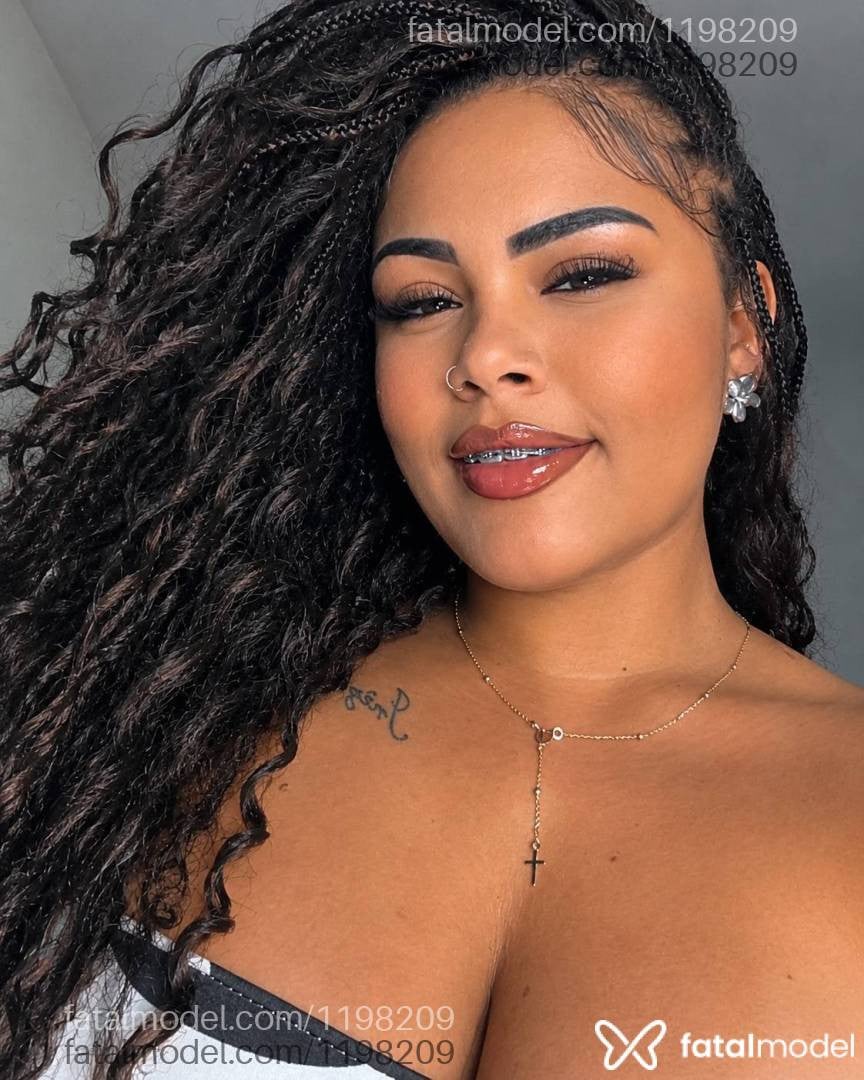 Acompanhante mulher morena (o) de olhos castanhos - Natyhellen Walton