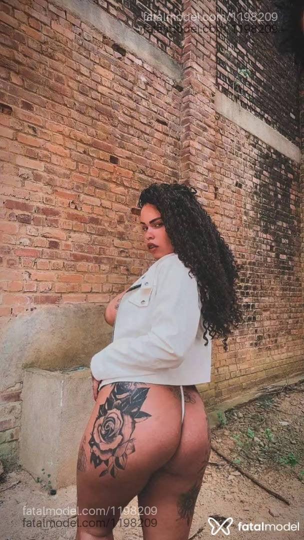 Acompanhante mulher morena (o) de olhos castanhos - Natyhellen Walton
