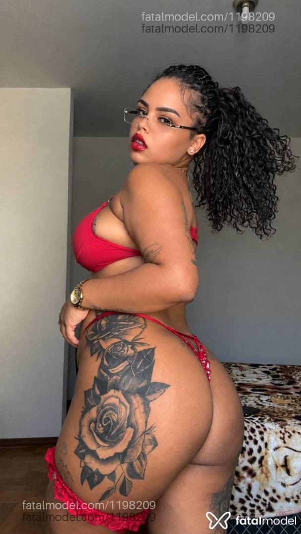 Acompanhante mulher morena (o) de olhos castanhos - Natyhellen Walton