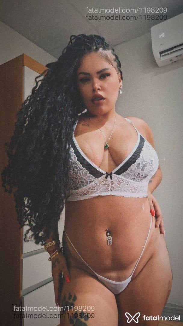 Acompanhante mulher morena (o) de olhos castanhos - Natyhellen Walton