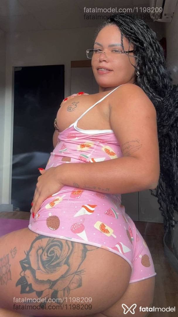 Acompanhante mulher morena (o) de olhos castanhos - Natyhellen Walton
