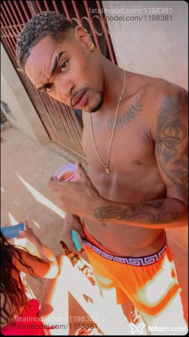 Acompanhante homem morena (o) de olhos castanhos - Vitor
