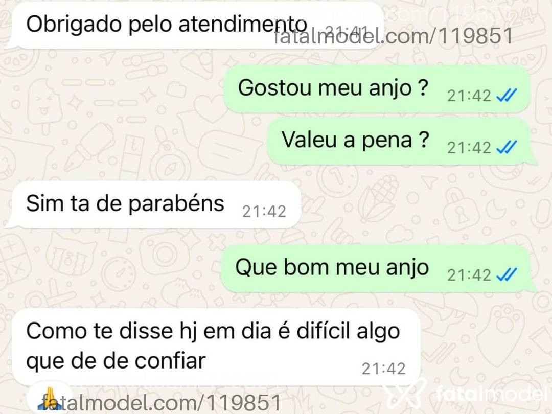 Acompanhante travesti morena (o) de olhos mel - Larissa Camila