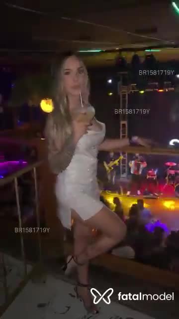 Acompanhante mulher loira (o) de olhos castanhos em São José Acompanhante mulher loira (o) de olhos castanhos em São José - Allana
