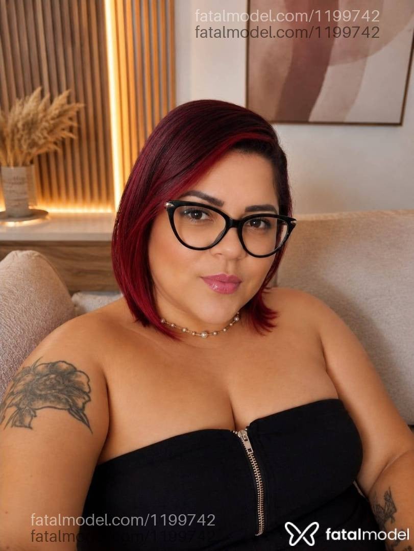 Acompanhante mulher ruiva (o) de olhos castanhos - Karol Marinho