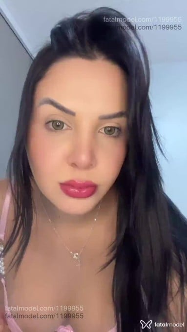 Acompanhante mulher morena (o) de olhos mel em Brasília Acompanhante mulher morena (o) de olhos mel em Brasília - Eliza