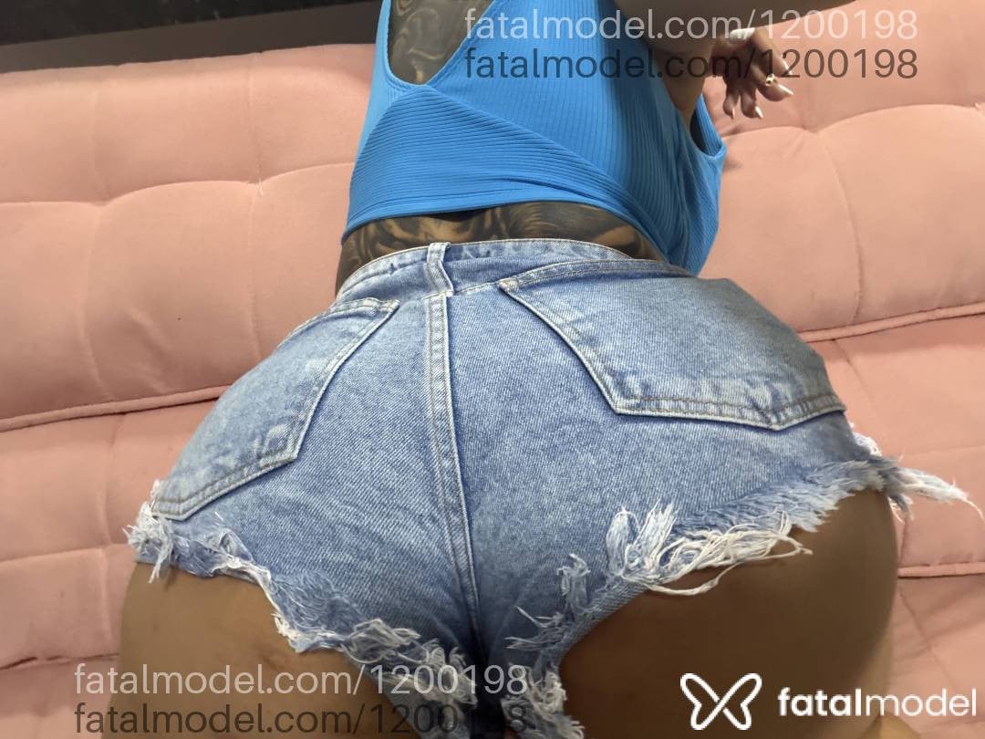 Acompanhante mulher com cabelo castanho de olhos castanhos em Extrema Acompanhante mulher com cabelo castanho de olhos castanhos em Extrema - Kamilla Prado