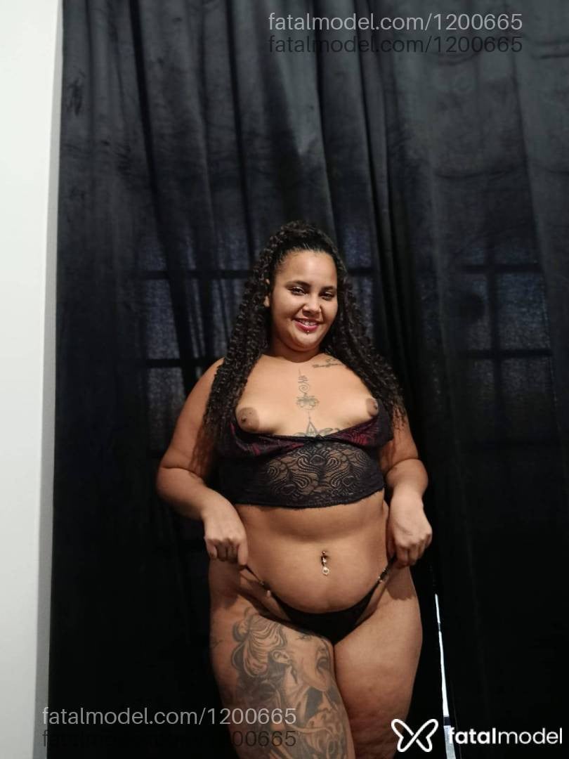 Acompanhante mulher morena (o) de olhos castanhos - Mary Martins
