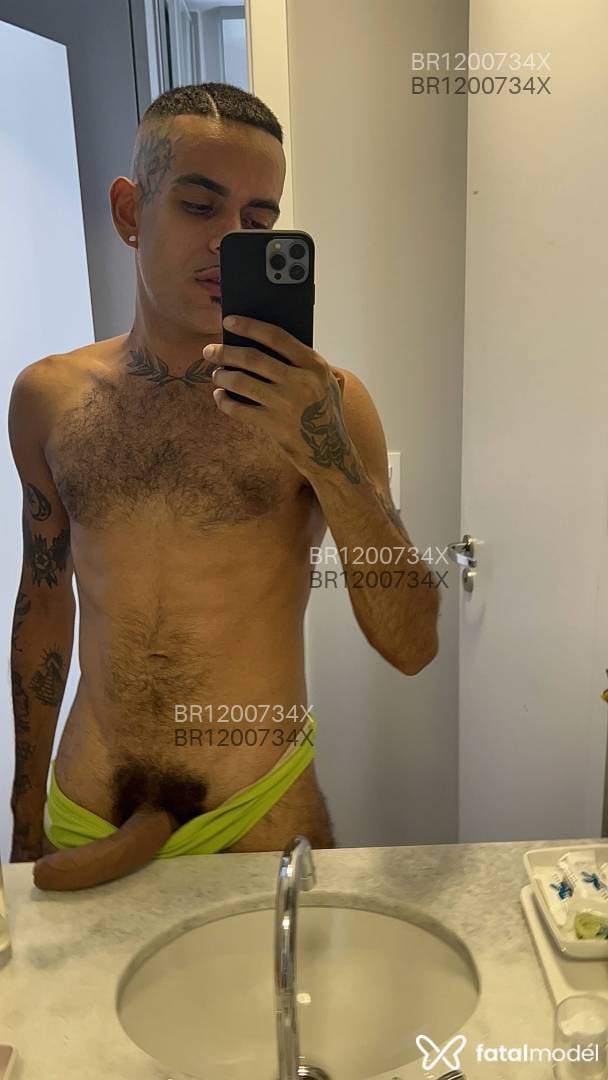 Acompanhante homem com cabelo castanho de olhos castanhos em Curitiba - ADESTRADOR