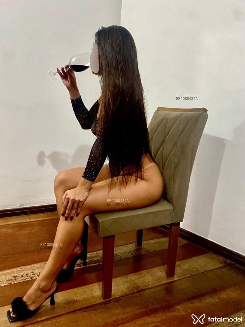 Acompanhante mulher morena (o) de olhos castanhos em Petrópolis - Isabella Bertolato