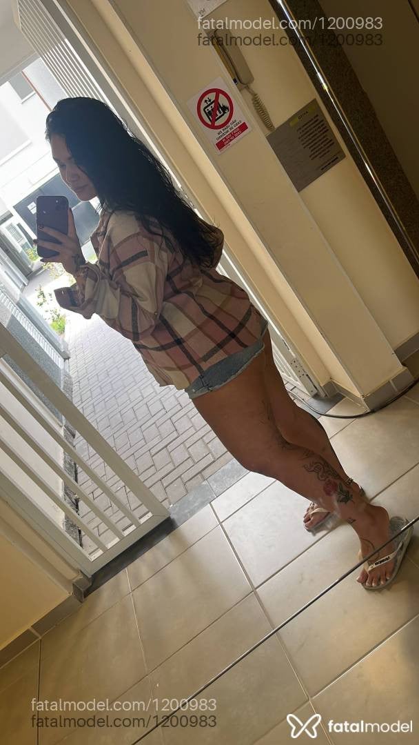 Acompanhante mulher morena (o) de olhos castanhos - Vitória