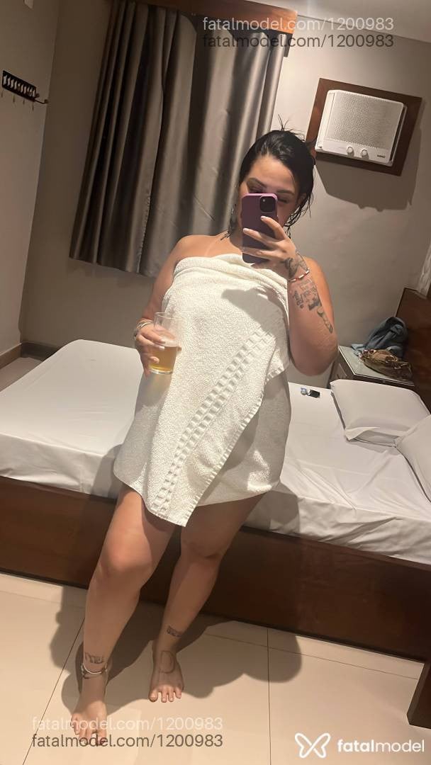 Acompanhante mulher morena (o) de olhos castanhos - Vitória