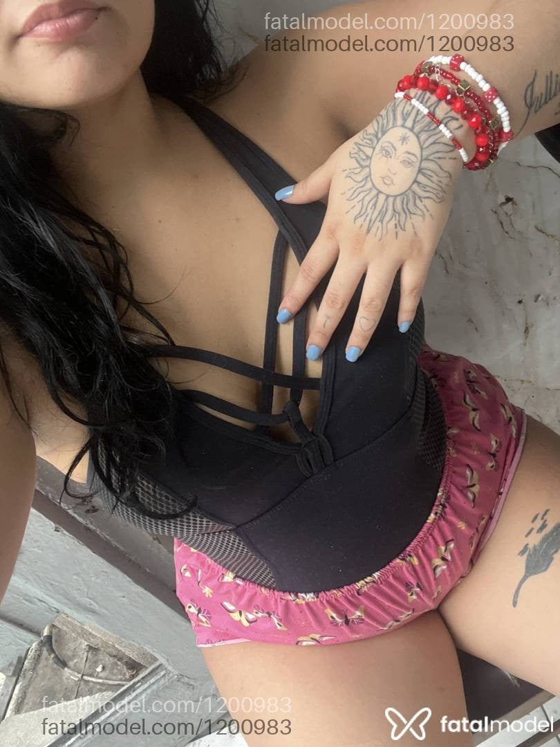 Acompanhante mulher morena (o) de olhos castanhos - Vitória