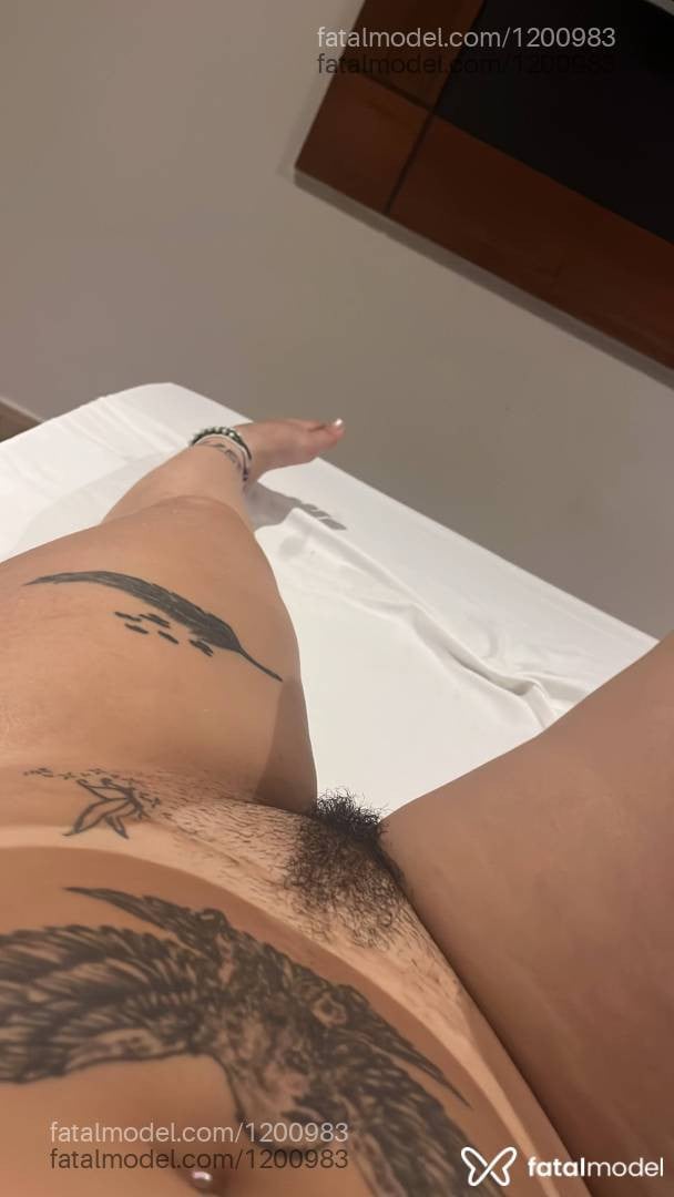 Acompanhante mulher morena (o) de olhos castanhos - Vitória