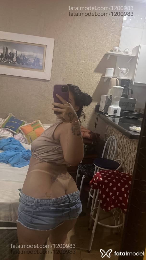 Acompanhante mulher morena (o) de olhos castanhos - Vitória