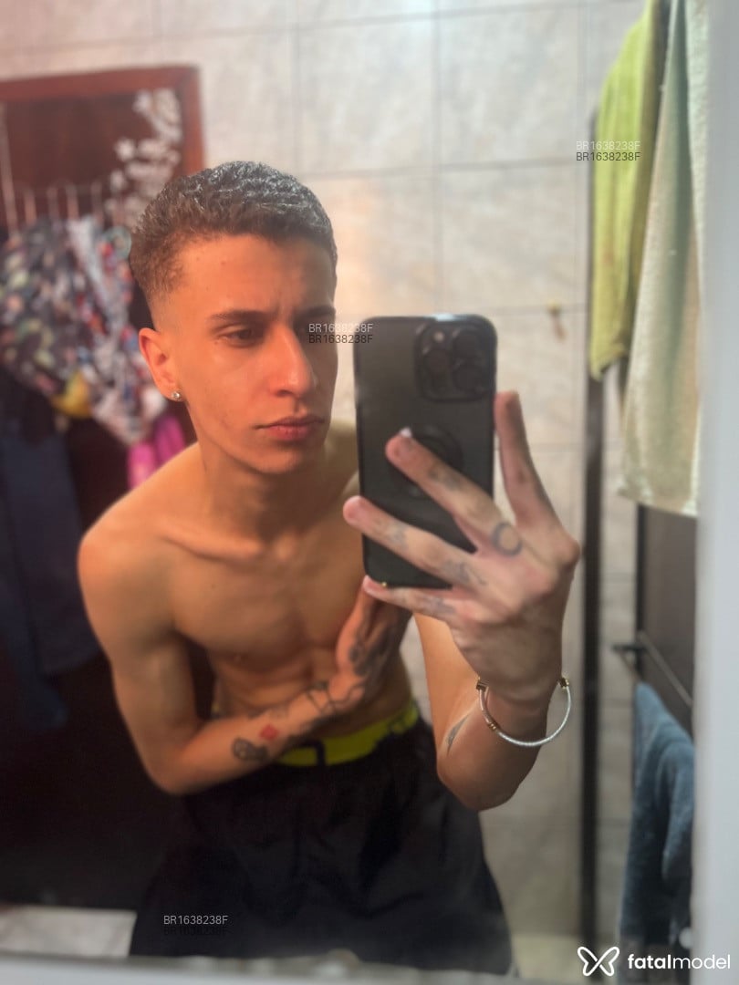 Acompanhante homem com cabelo castanho de olhos mel em Campo Mourão Acompanhante homem com cabelo castanho de olhos mel em Campo Mourão - DONATTO