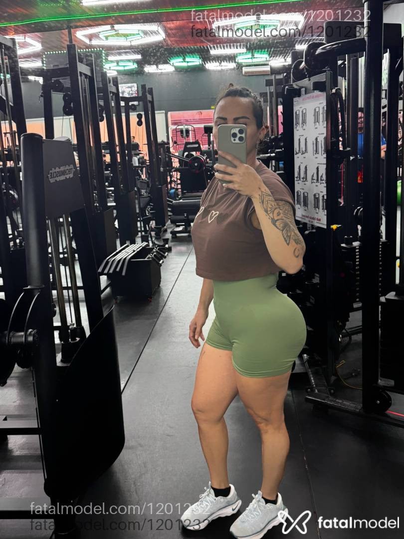 Acompanhante mulher com cabelo castanho de olhos castanhos em Paranatinga - Mirella