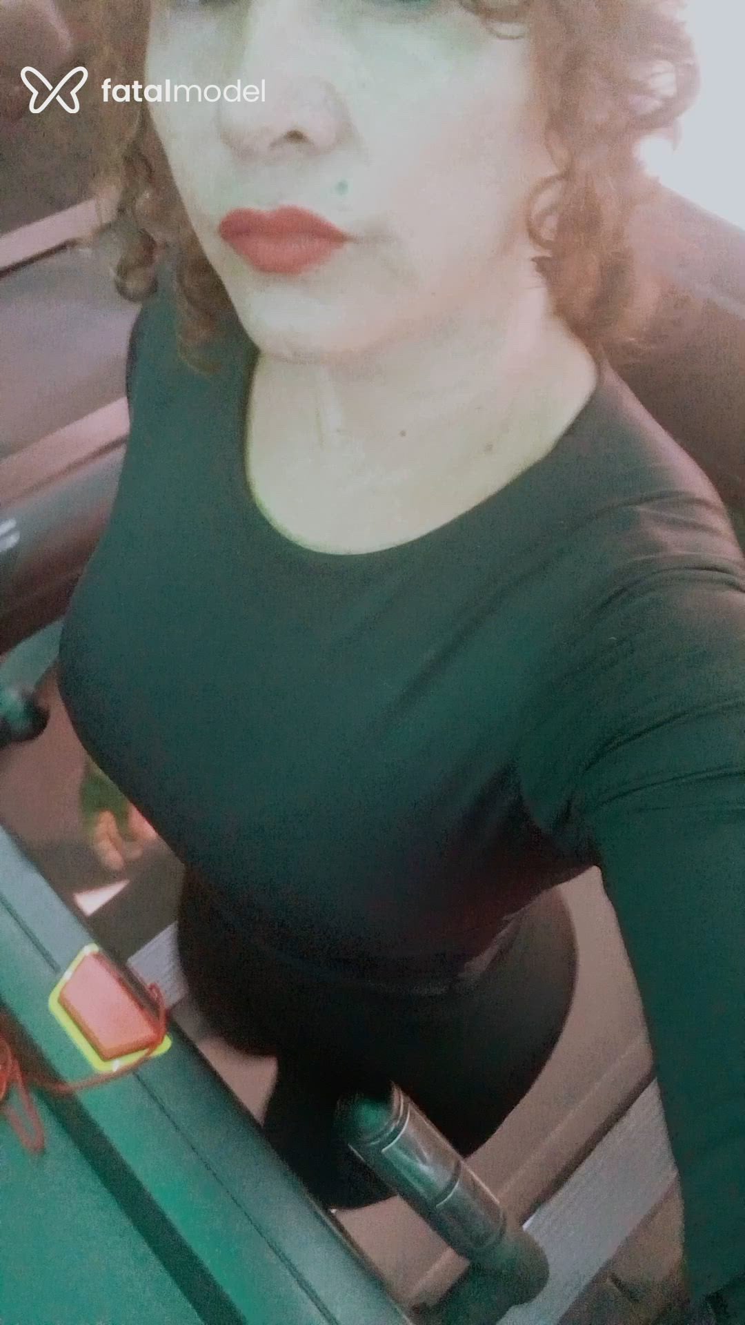 Acompanhante mulher com cabelo castanho de olhos castanhos - Mirella