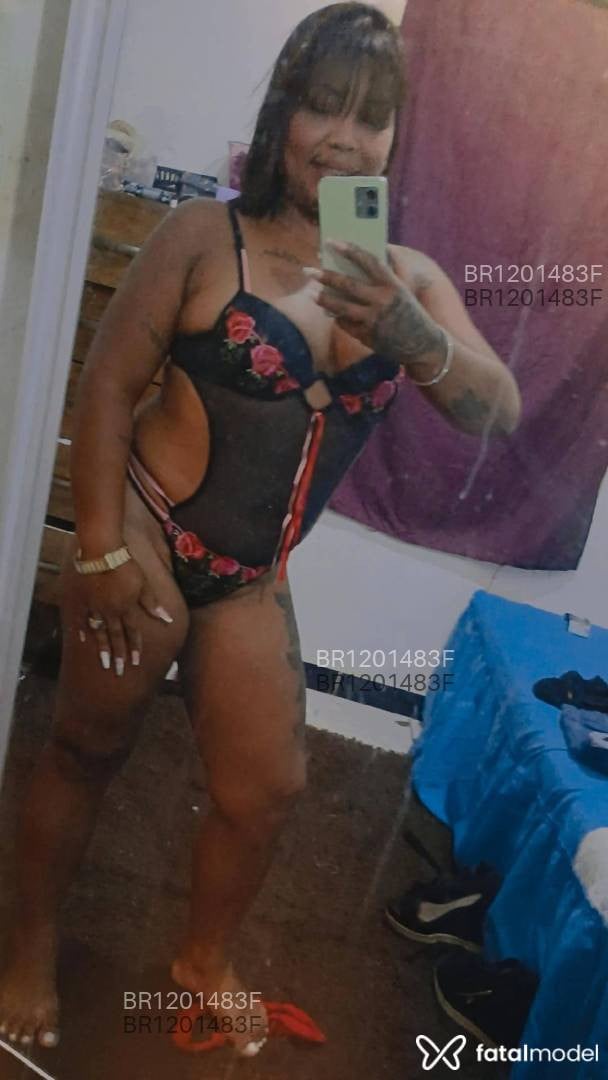 Acompanhante mulher morena (o) de olhos mel em Araxá - Grazy monteiro