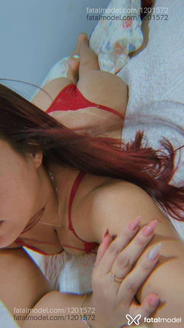 Acompanhante mulher com cabelo castanho de olhos castanhos - Alice Dias Acompanhante mulher com cabelo castanho de olhos castanhos - Alice Dias