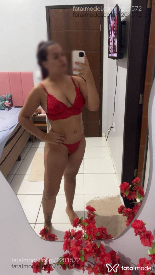 Acompanhante mulher com cabelo castanho de olhos castanhos - Alice Dias