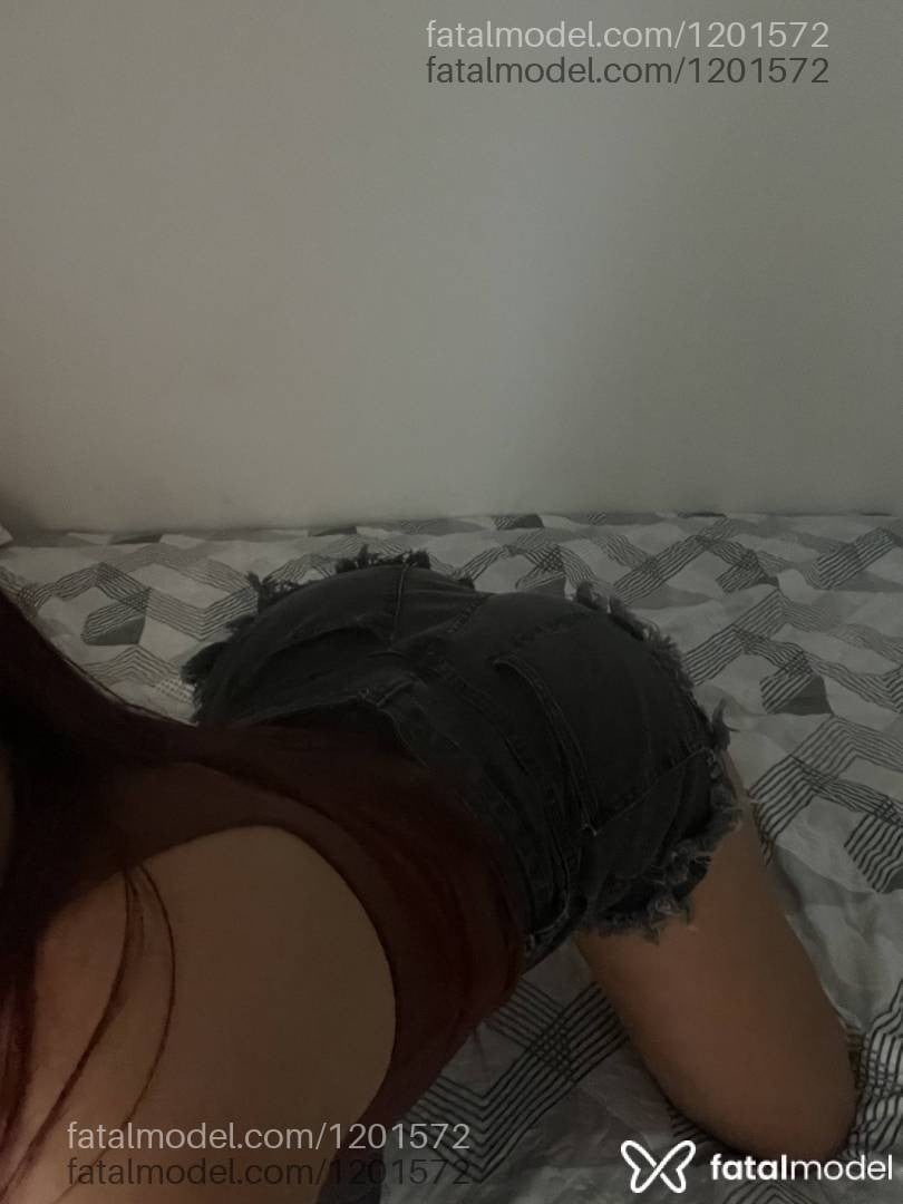 Acompanhante mulher com cabelo castanho de olhos castanhos - Alice Dias