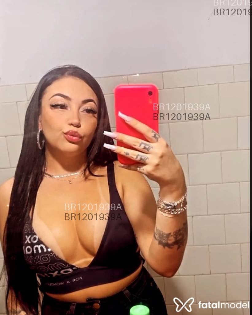 Acompanhante mulher morena (o) de olhos castanhos em Porto Alegre Acompanhante mulher morena (o) de olhos castanhos em Porto Alegre - FERNANDA BRUM