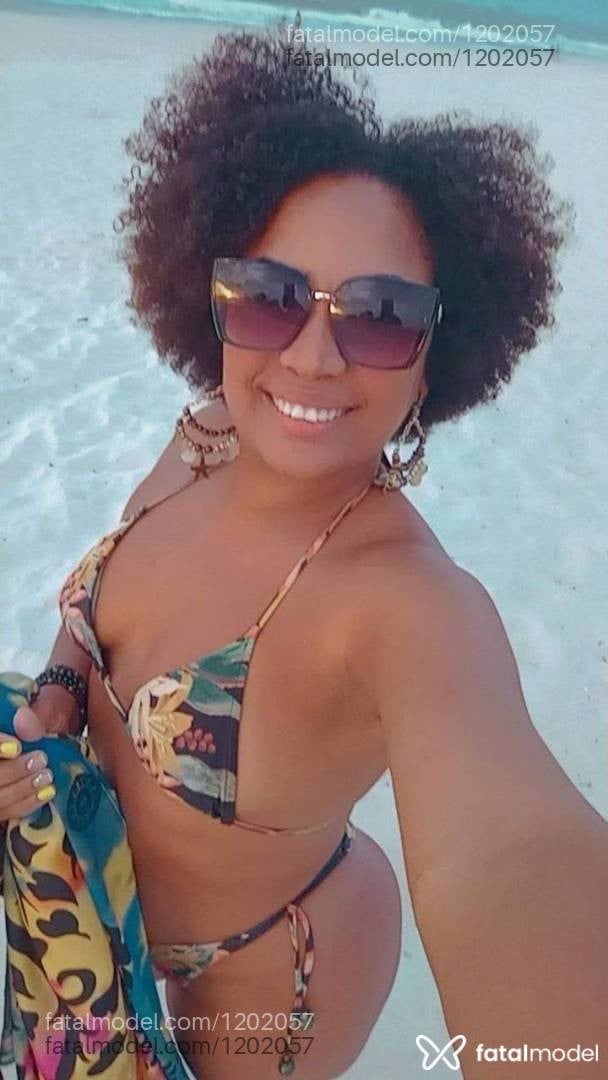 Acompanhante mulher com cabelo castanho de olhos castanhos - juliana Muniz