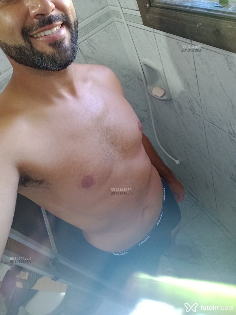 Acompanhante homem com cabelo castanho de olhos castanhos em Itapoá Acompanhante homem com cabelo castanho de olhos castanhos em Itapoá - Lucas Rafael