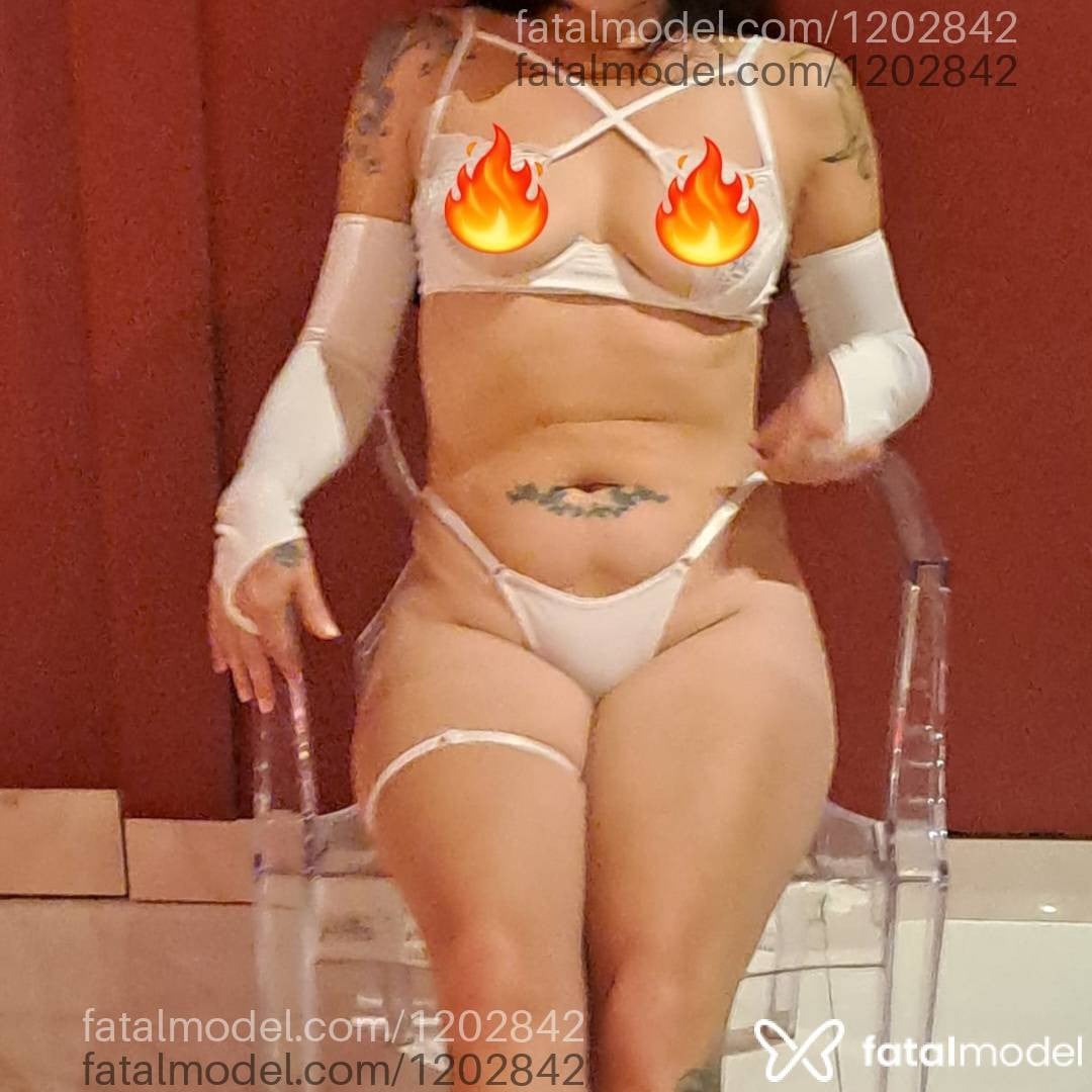 Acompanhante mulher morena (o) de olhos azuis - Laura