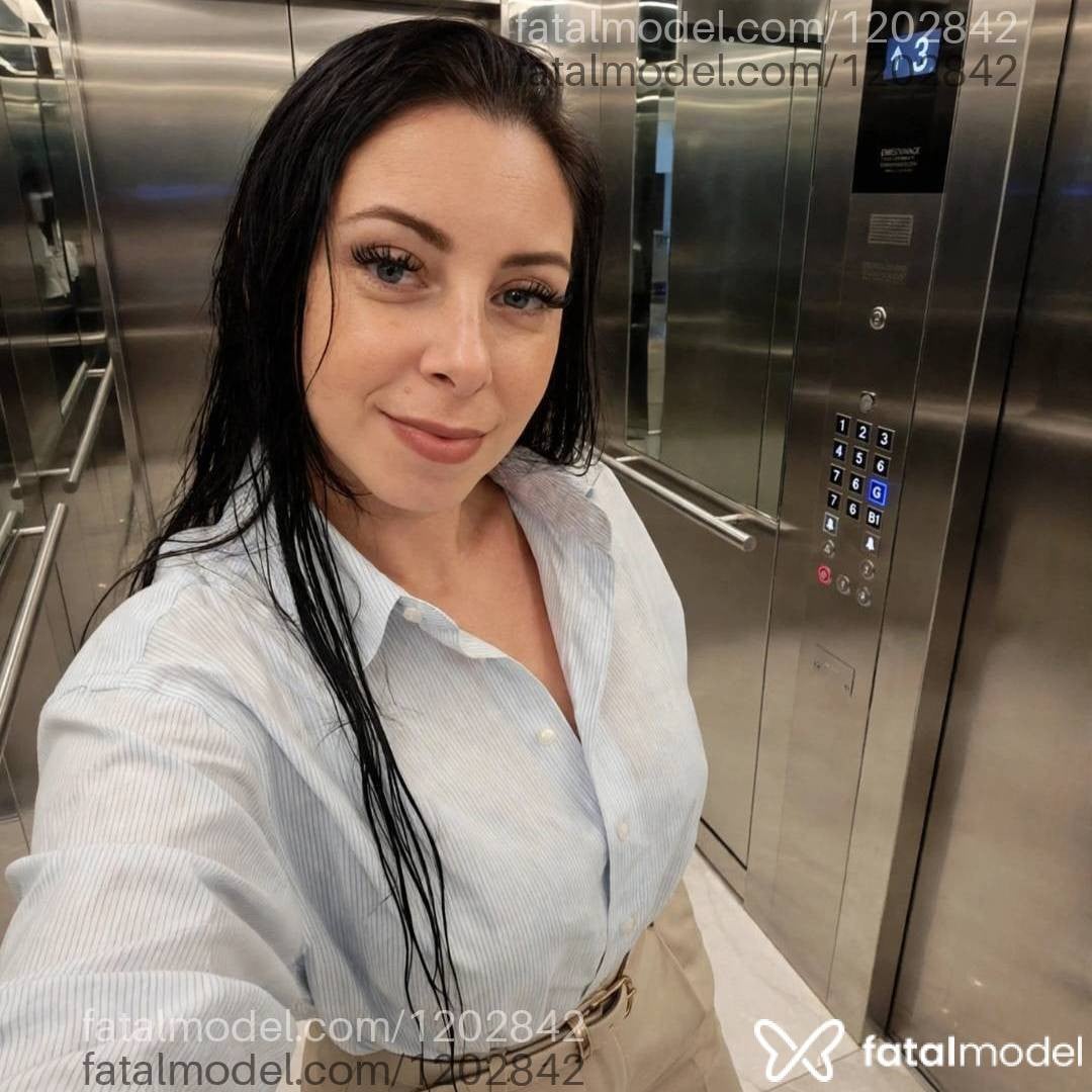 Acompanhante mulher morena (o) de olhos azuis - Laura