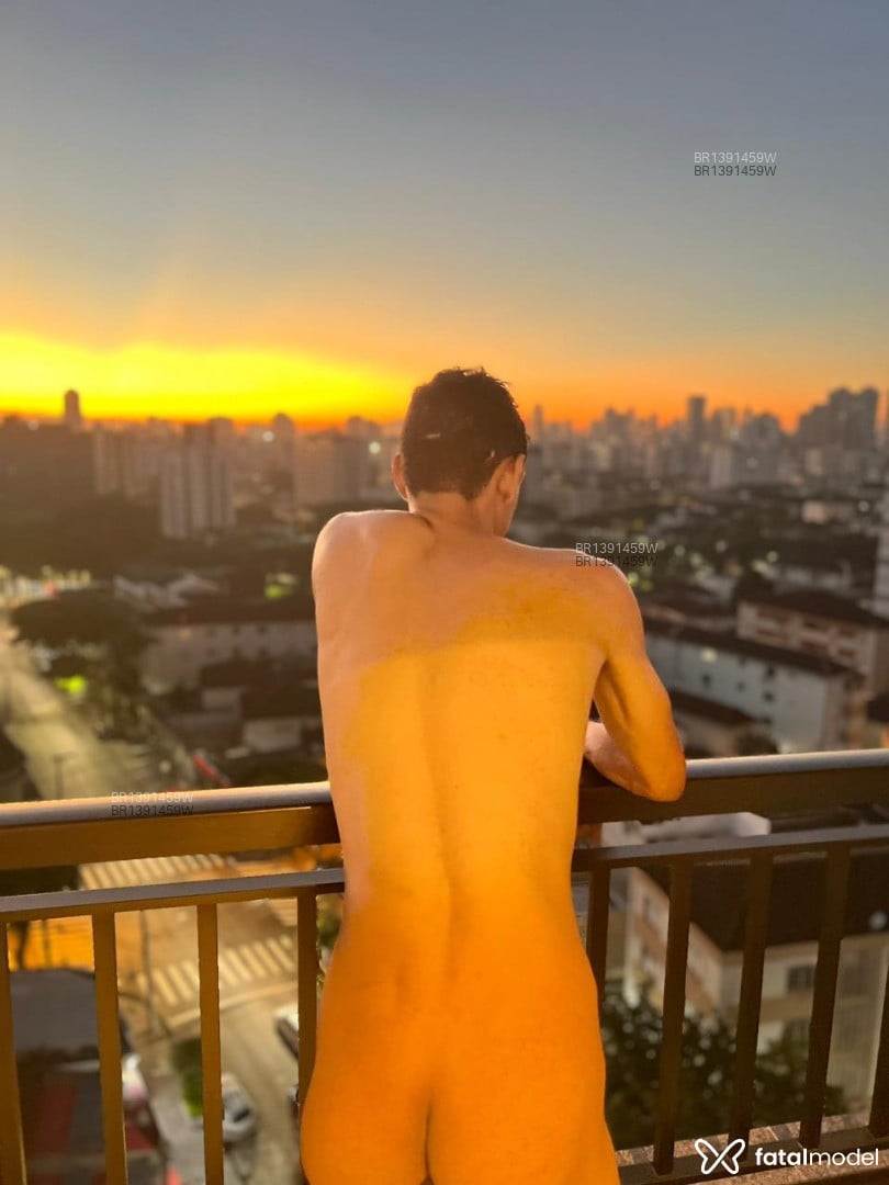 Acompanhante homem com cabelo castanho de olhos castanhos em Santos Acompanhante homem com cabelo castanho de olhos castanhos em Santos - Leandro Andrade