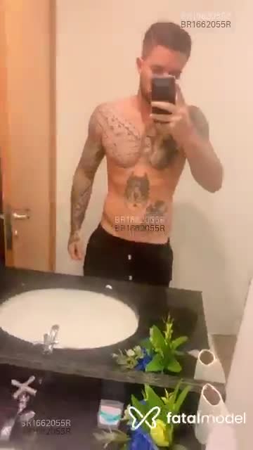 Acompanhante homem com cabelo castanho de olhos castanhos em Brasília - PEDRO VICTOR