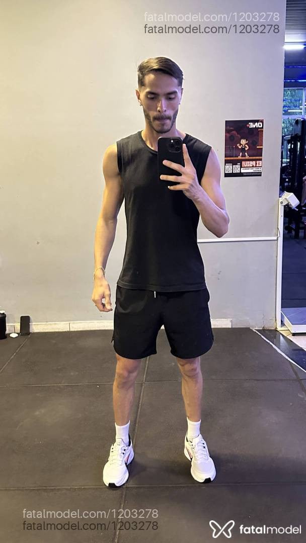 Acompanhante homem com cabelo castanho de olhos castanhos - Thomas