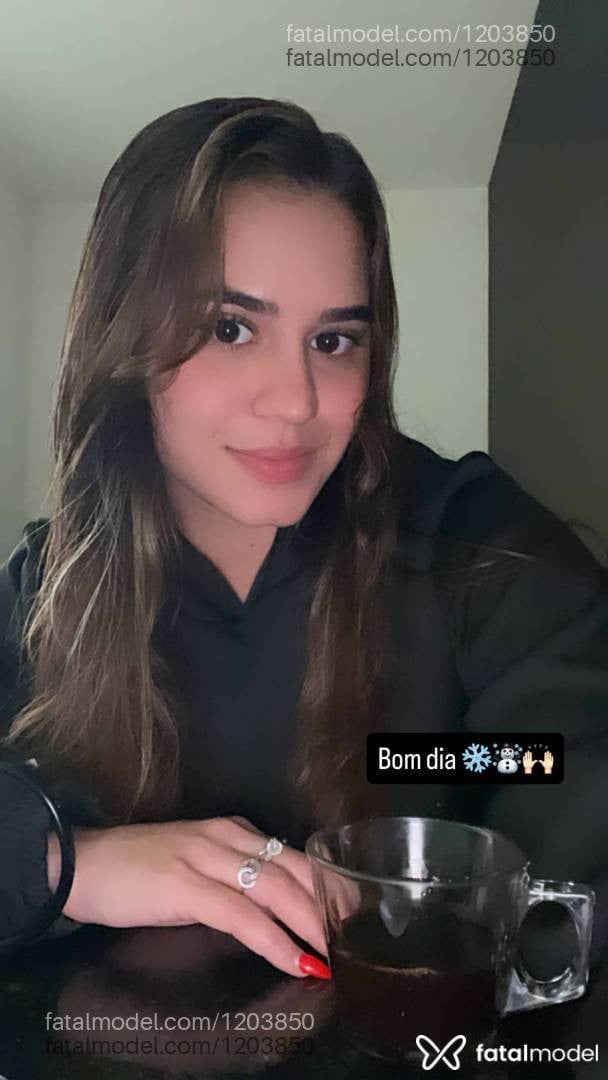 Acompanhante mulher com cabelo castanho de olhos castanhos - Nanda