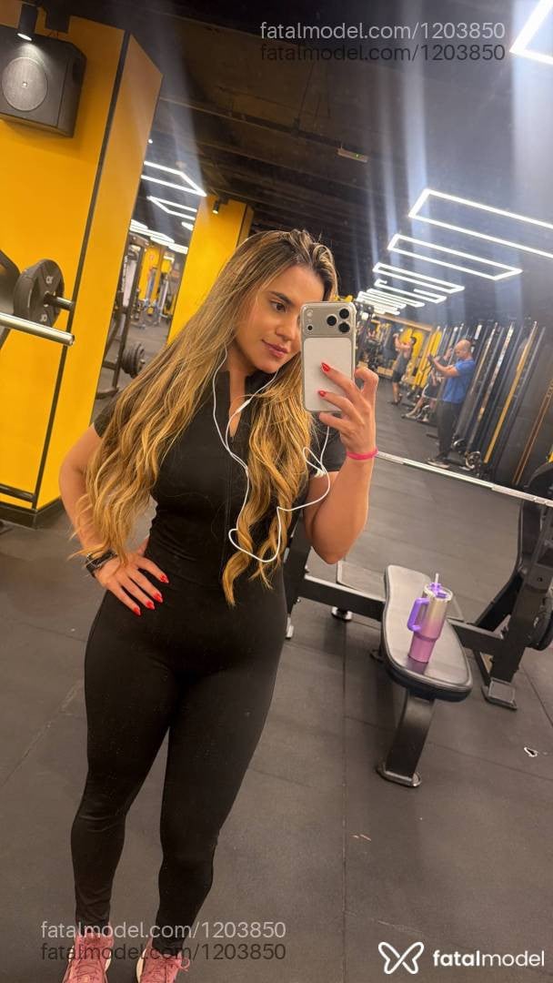 Acompanhante mulher com cabelo castanho de olhos castanhos - Nanda