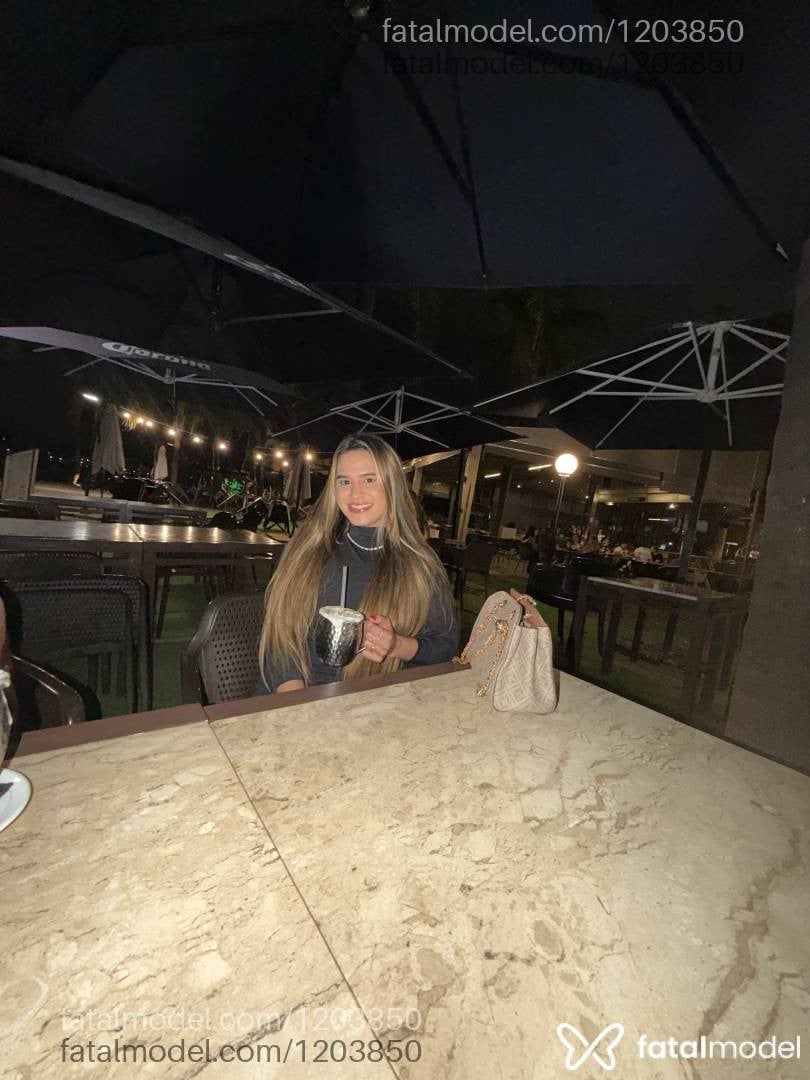 Acompanhante mulher com cabelo castanho de olhos castanhos - Nanda