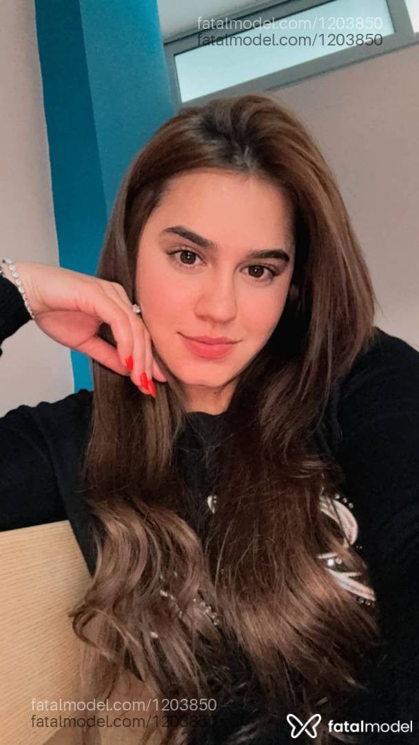 Acompanhante mulher com cabelo castanho de olhos castanhos - Nanda