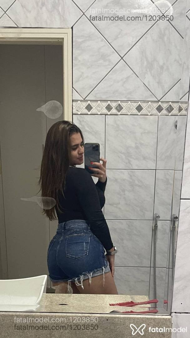 Acompanhante mulher com cabelo castanho de olhos castanhos - Nanda