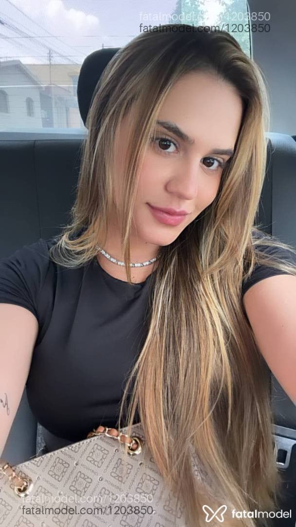 Acompanhante mulher com cabelo castanho de olhos castanhos - Nanda