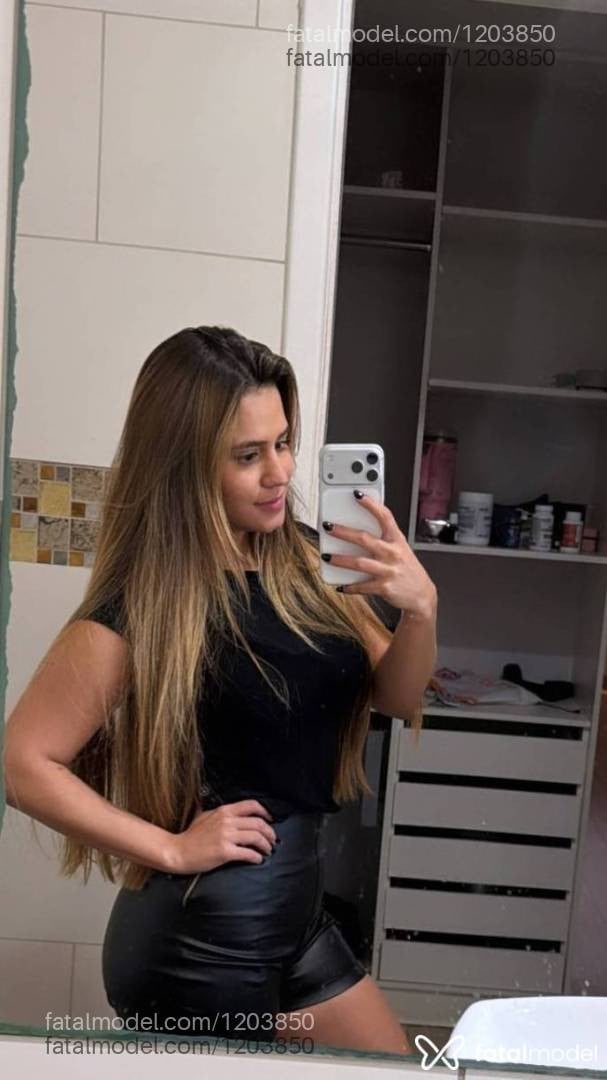 Acompanhante mulher com cabelo castanho de olhos castanhos - Nanda
