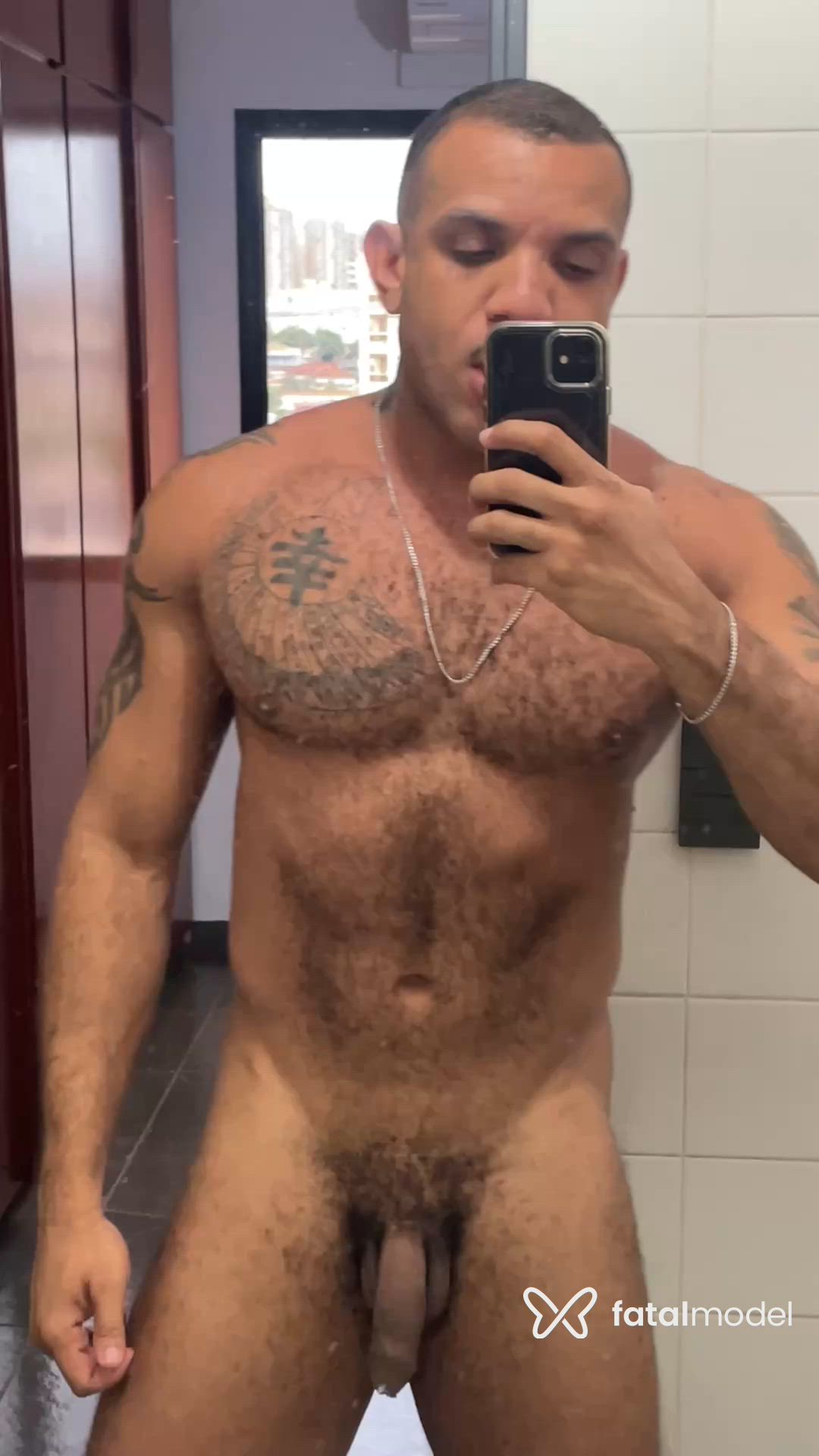 Acompanhante homem morena (o) de olhos castanhos - Carlos Riveros