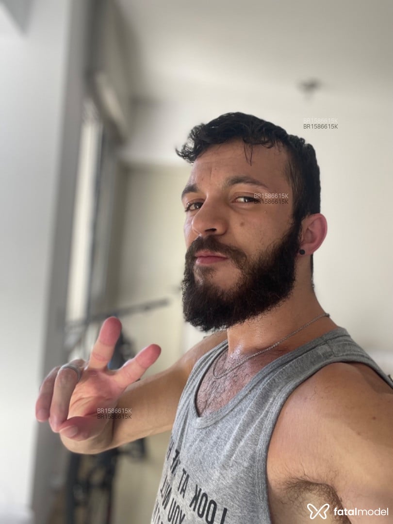 Acompanhante homem com cabelo castanho de olhos castanhos em Porto Alegre - Victor Brasher