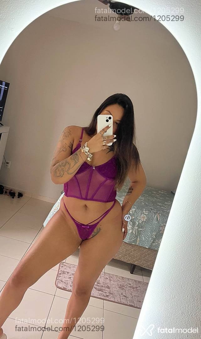 Acompanhante mulher com cabelo castanho de olhos castanhos - Liz Leblanc